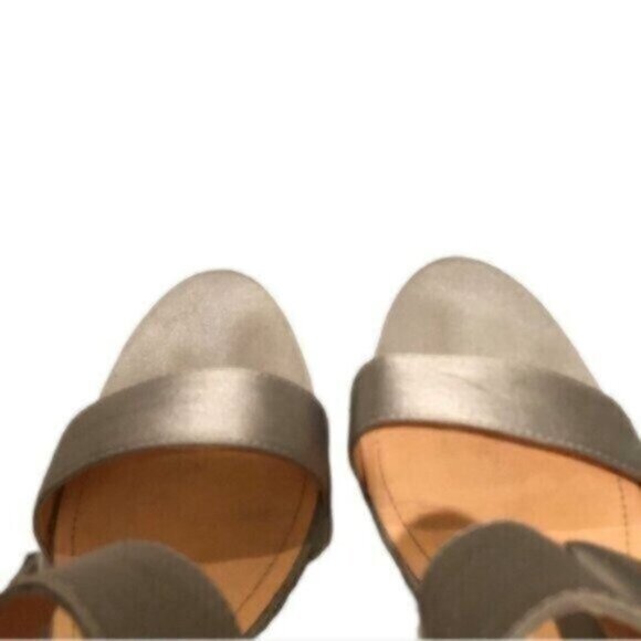 Pour La Victoire Light Grey Satin Wedge Shoes 8.5B - Picture 8 of 8